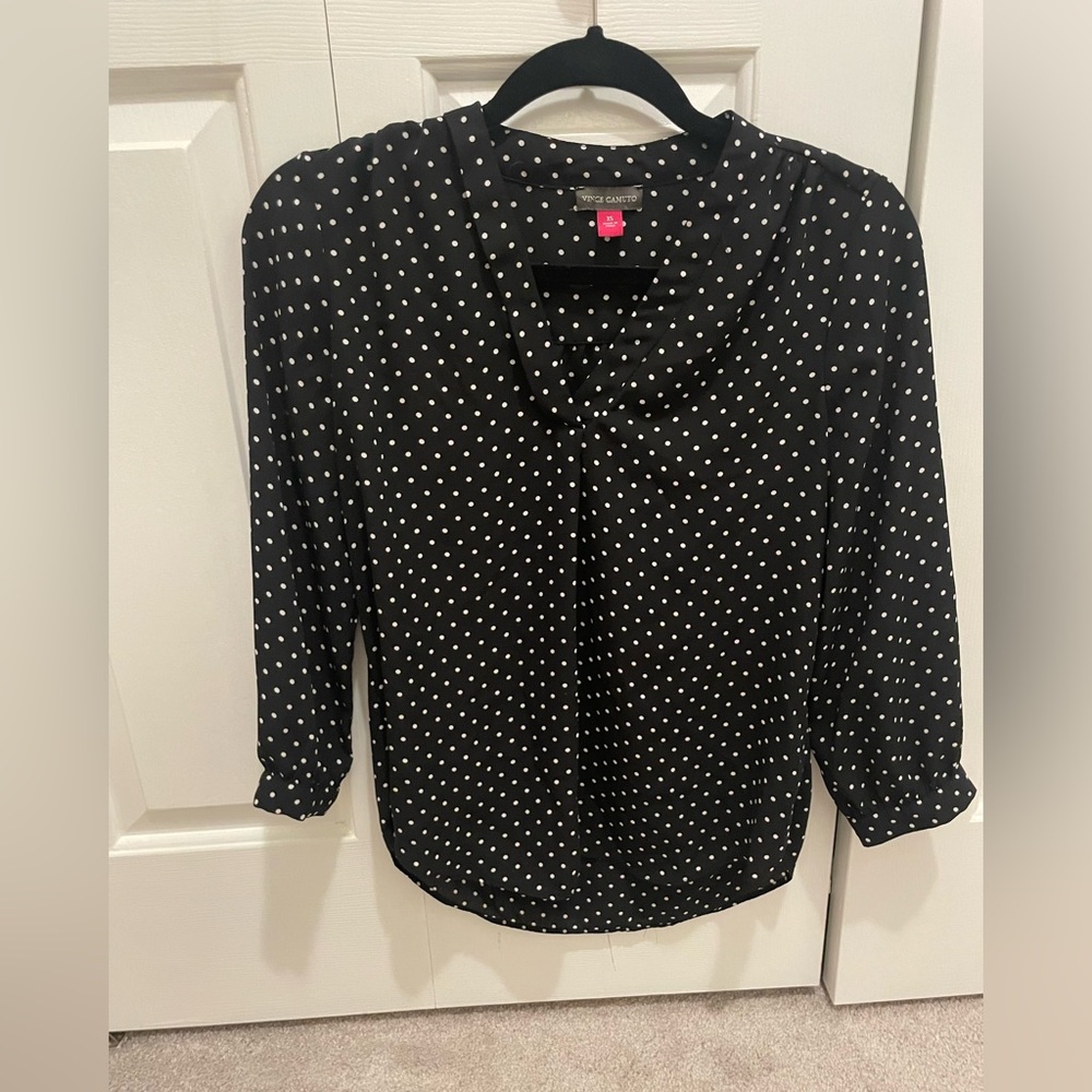 Vince Camuto polka dot blouse. Size XS. Great condition.